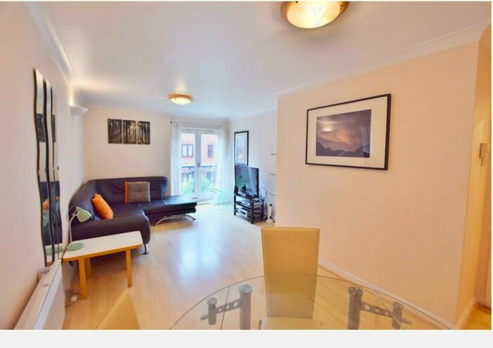 2 Bedroom Flat To Rent In Langtons Wharf, Leeds, LS2