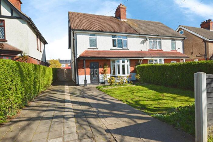 3 Bedroom Semi Detached House For Sale In Burringham Road, Scunthorpe, DN17