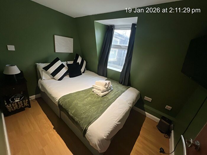 1 Bedroom Flat To Rent In Uxbridge Road, London, W12