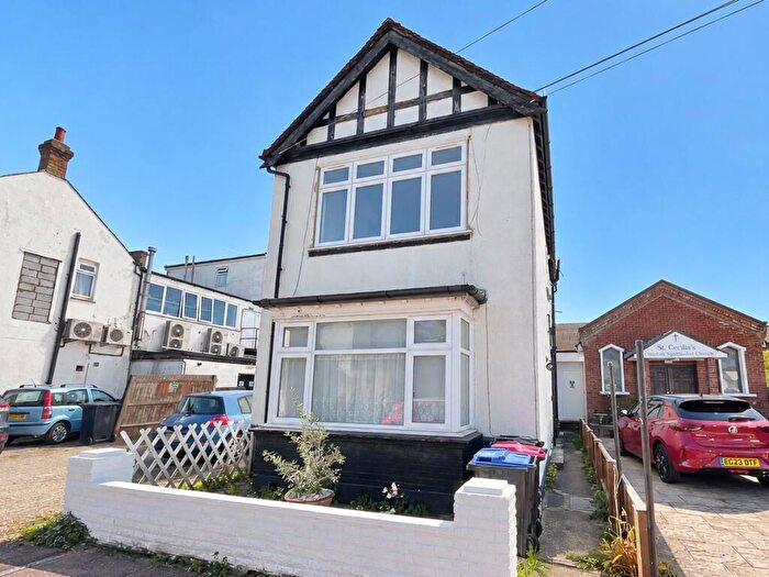 1 Bedroom Flat To Rent In Lord Roberts Avenue, Leigh-on-Sea, SS9