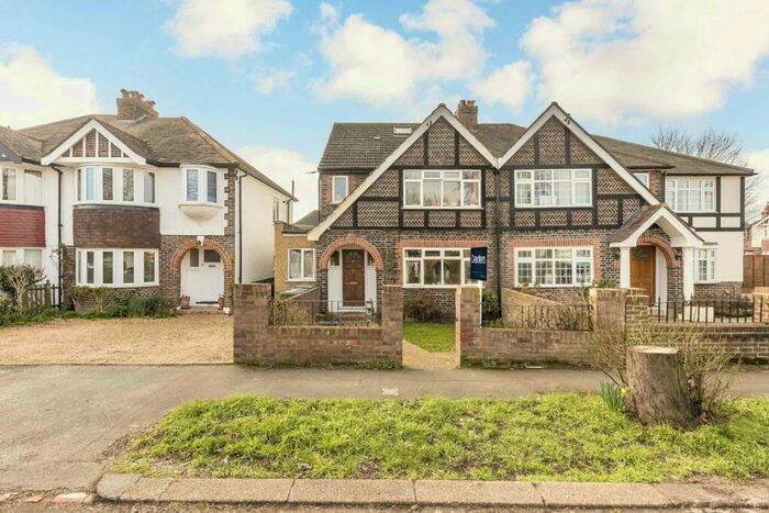 4 Bedroom Semi-Detached House To Rent In Hampton Court Avenue, East Molesey, KT8