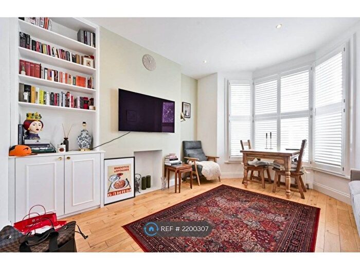 2 Bedroom Maisonette To Rent In Halford Road, London, SW6