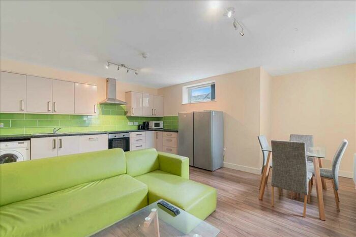 4 Bedroom Apartment To Rent In Houndiscombe Road, Plymouth, PL4