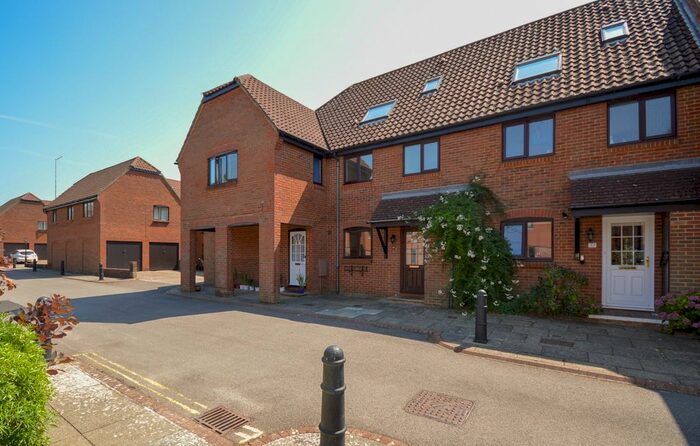 3 Bedroom Terraced House To Rent In Bishopsgate Walk, Chichester, PO19