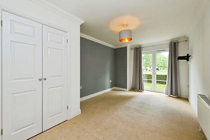 2 Bedroom Flat For Sale In Coldstream Road, Caterham, Surrey, CR3