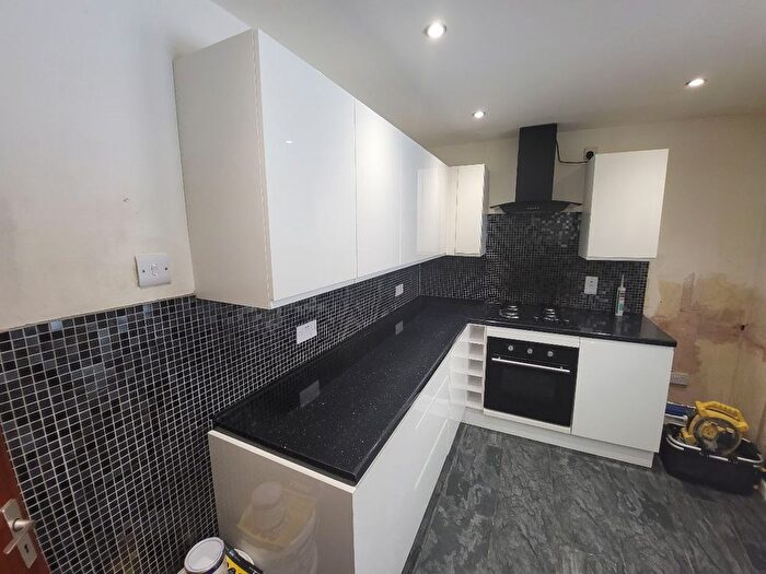 3 Bedroom Terraced House To Rent In Chesford Road, Luton, LU2