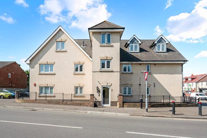 2 Bedroom Flat For Sale In East Street, Epsom, KT17