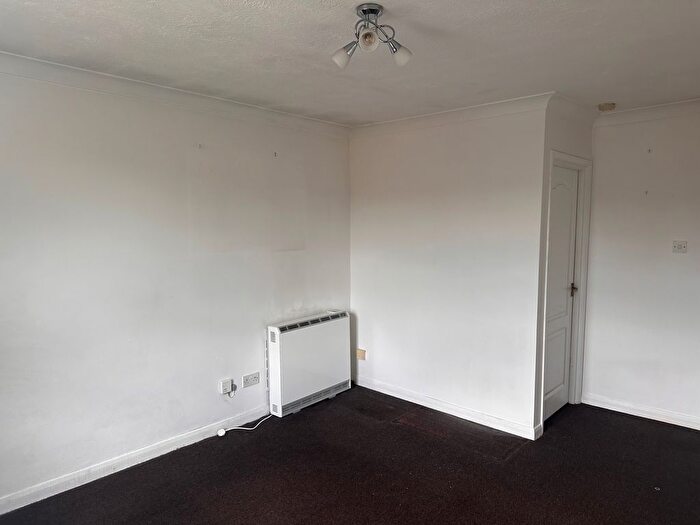Studio To Rent In Baldry Gardens, London, SW16