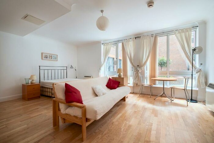 Apartment To Rent In Monument Street London, EC3R
