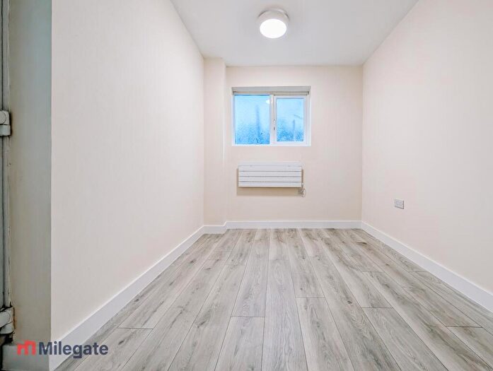 2 Bedroom Flat To Rent In The Grove, Reading, RG1