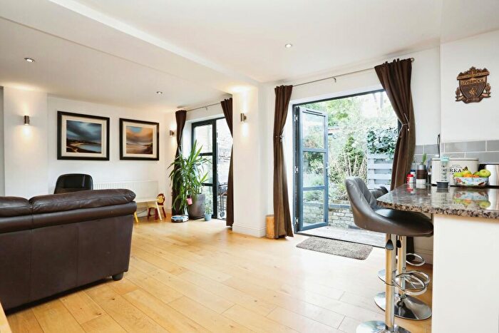 3 Bedroom Cottage For Sale In Tanners Hill, London, SE8