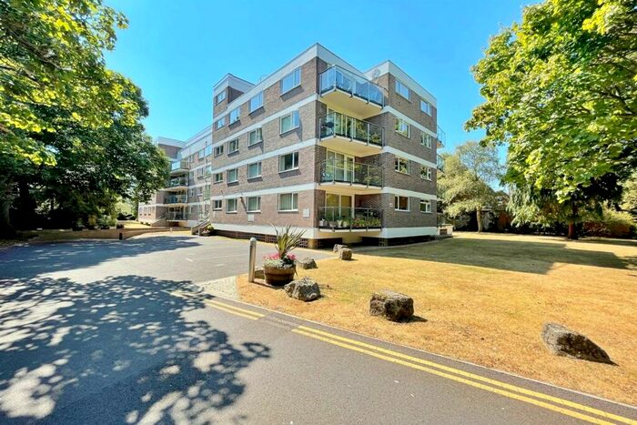 2 Bedroom Flat To Rent In Bournemouth, BH1