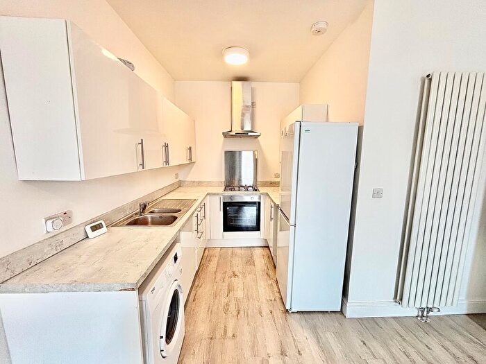 2 Bedroom Flat To Rent In Eastwood Road, Seven Kings, IG3