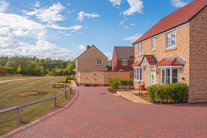4 Bedroom Detached House For Sale In Hedgehog Drive, Rothwell, Kettering, NN14