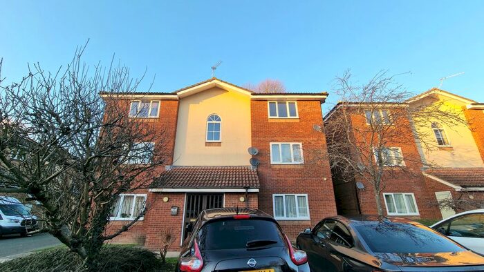 2 Bedroom Flat To Rent In Turnberry Court, Watford, WD19