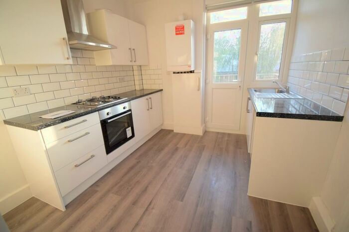2 Bedroom Flat To Rent In Alfred Street, London, E3