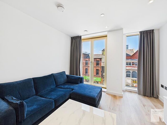 2 Bedroom Apartment To Rent In Flat :: The Quarters, M1