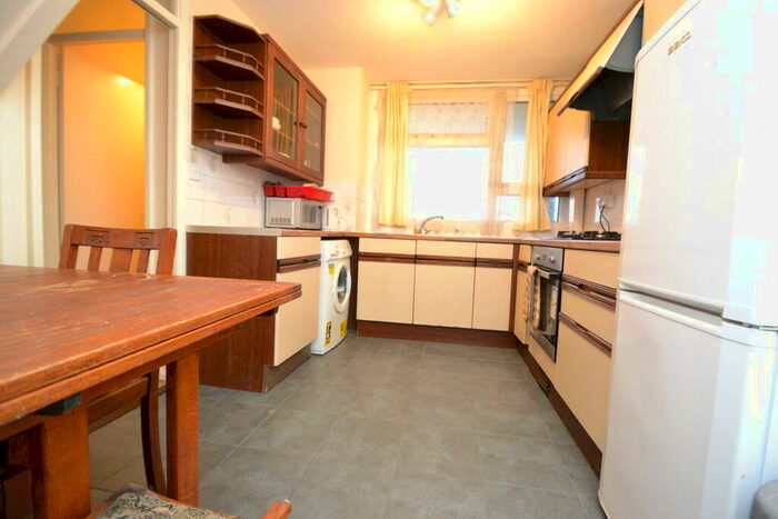 4 Bedroom Apartment To Rent In Excelsior Close, Kingston Upon Thames, KT1