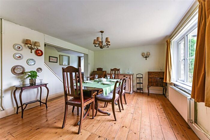 3 Bedroom Cottage For Sale In Chestnut Walk, Tangmere, Chichester, PO20