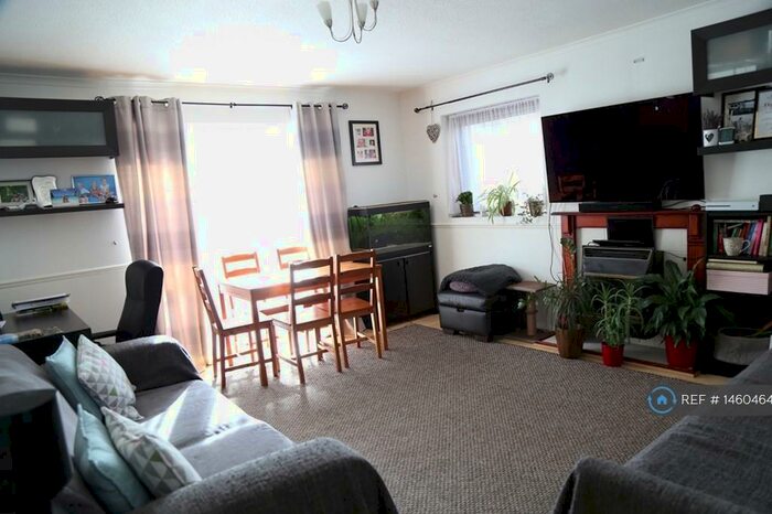 2 Bedroom Flat To Rent In Laburnham Court, Sutton, SM1