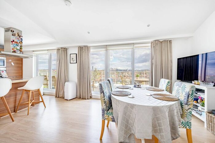 2 Bedroom Flat To Rent In Bromyard Avenue, Acton, London, W3