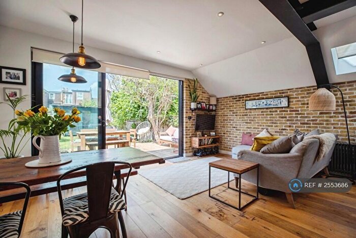 3 Bedroom Flat To Rent In Barry Road, London, SE22