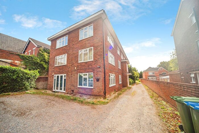 2 Bedroom Flat For Sale In Archers Road, Southampton, SO15
