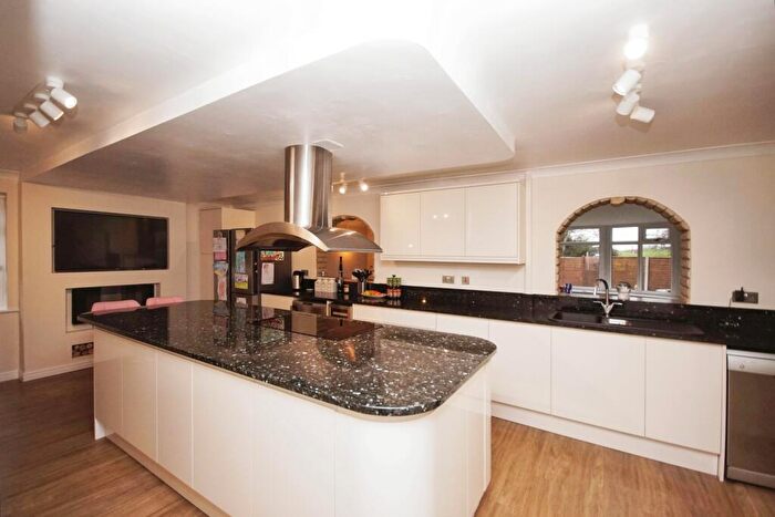 3 Bedroom Detached House For Sale In Jubilee Close, Cam, Dursley, Gloucestershire, GL11