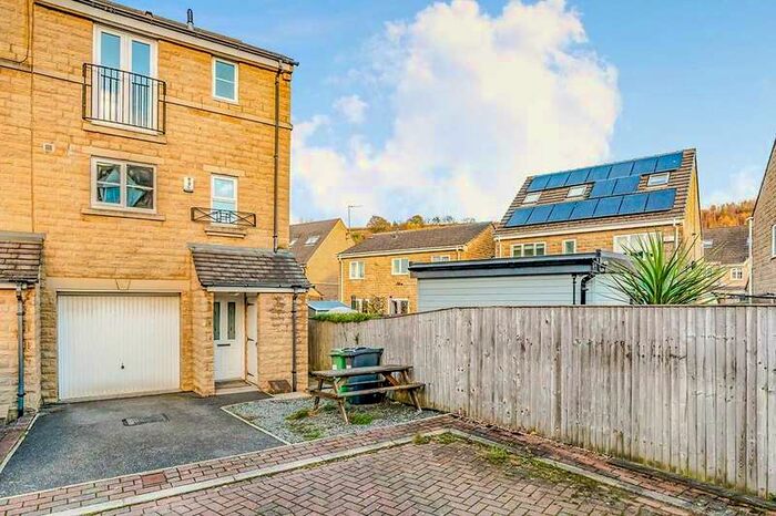 4 Bedroom End Of Terrace House To Rent In Hanby Close, Fenay Bridge, Huddersfield, West Yorkshire, HD8