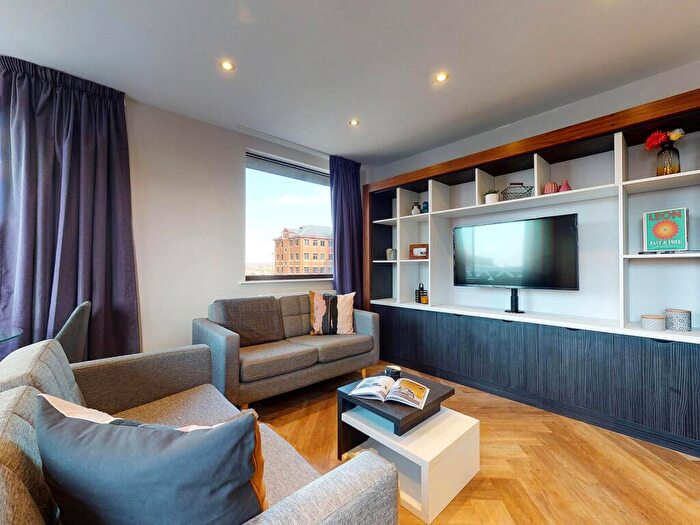 2 Bedroom Apartment To Rent In Apt, Live Oasis Belgrave Streetr #, LS2