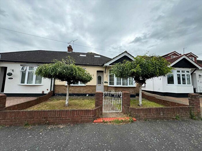 4 Bedroom Bungalow To Rent In St Georges, Hornchurch, Hornchurch, RM11