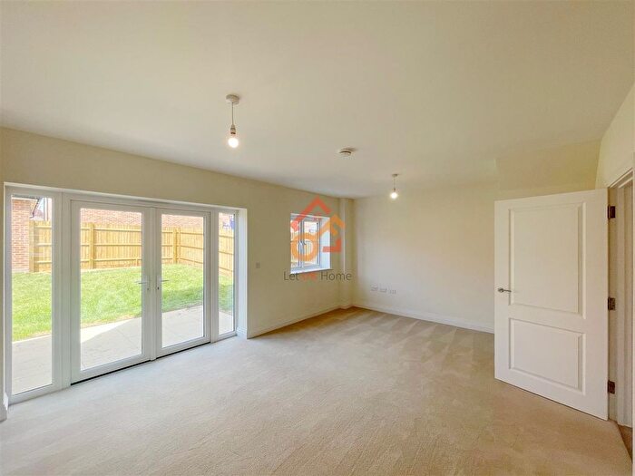 3 Bedroom Property To Rent In Oakdale Road, Maidenhead, SL6