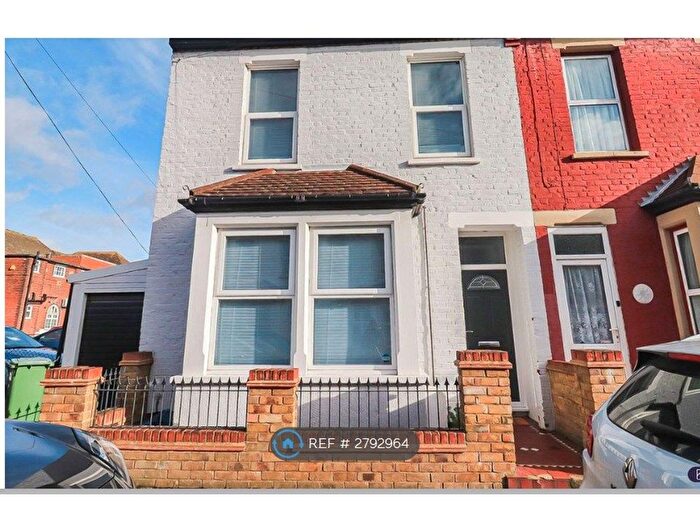 3 Bedroom End Terrace House To Rent In Dalmatia Road, Southend-On-Sea, SS1