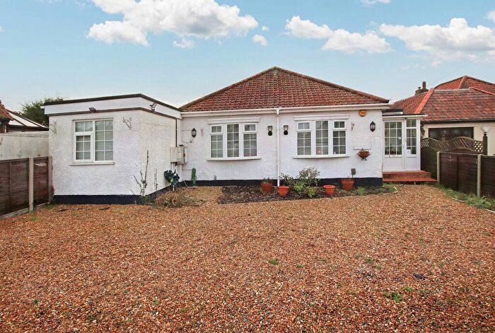 3 Bedroom Detached Bungalow For Sale In Woodmere Avenue, Shirley, CR0