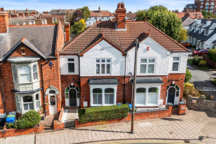 3 Bedroom Semi-Detached House For Sale In Oxford Street, Cleethorpes, DN35