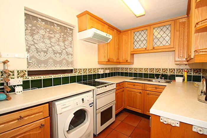 1 Bedroom Flat To Rent In The Rowans, Woking, GU22