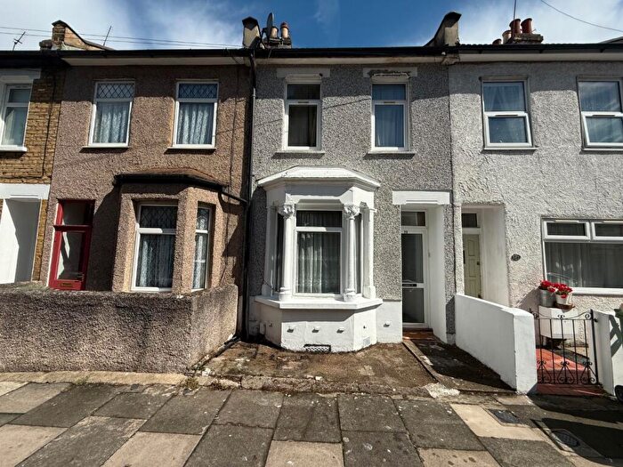 2 Bedroom Terraced House To Rent In Glenavon Road, Stratford, E15