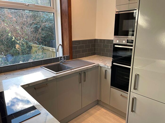 2 Bedroom Cottage To Rent In Heathfield Grove, Halifax, HX3