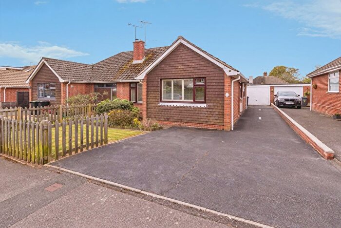 2 Bedroom Bungalow For Sale In Dudleston Heath Drive, Waterlooville, Hampshire, PO8