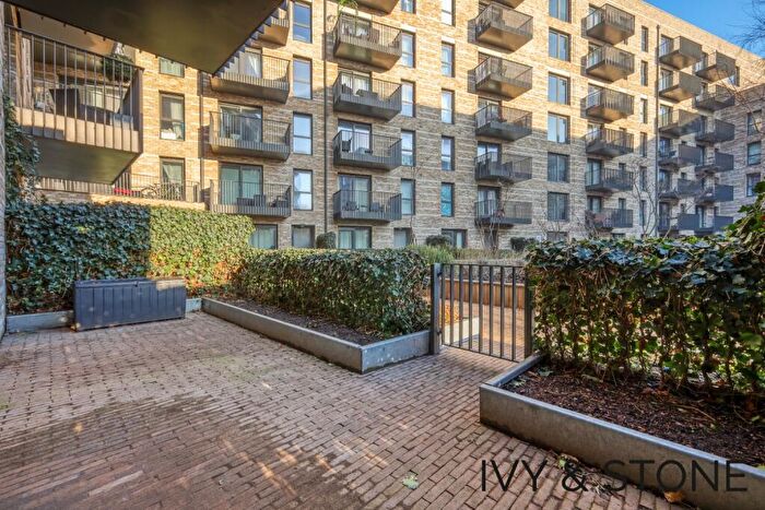 1 Bedroom Apartment For Sale In Kingfisher Heights, Bramwell Way, London, Greater London, E16