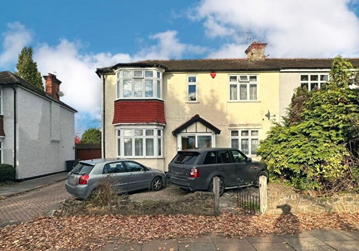 3 Bedroom Semi Detached House For Sale In Farnaby Road, Bromley, Kent, BR1