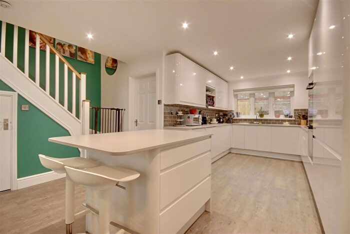 4 Bedroom Detached House For Sale In Roebuck Avenue, Fareham, PO15