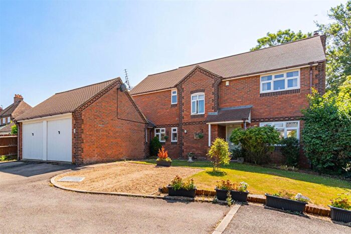 4 Bedroom Detached House For Sale In Leys Close, Northend, Southam, CV47