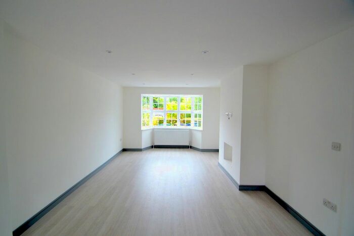 3 Bedroom Detached House To Rent In Brookland Rise, London, NW11