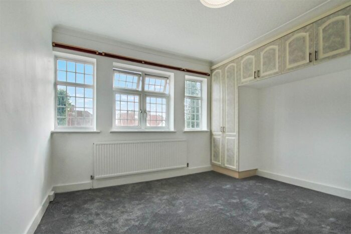 2 Bedroom Flat To Rent In First Floor, Vivian Avenue, Wembley, HA9