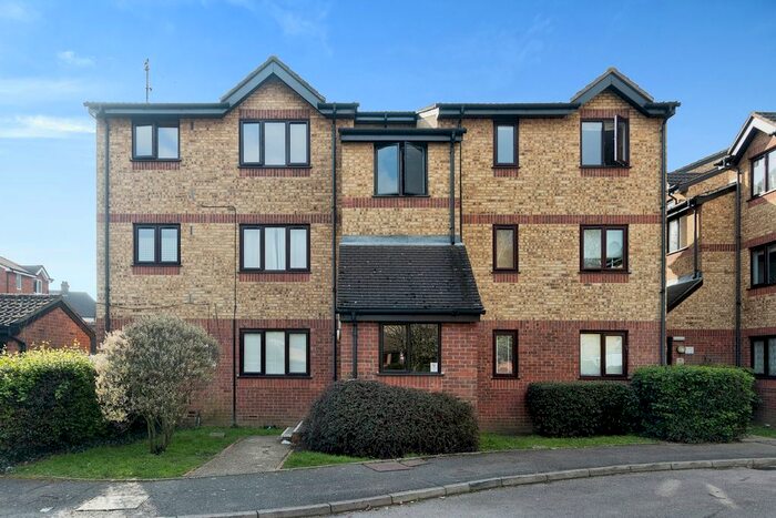 1 Bedroom Flat To Rent In Green Pond Close, Walthamstow, London, E17