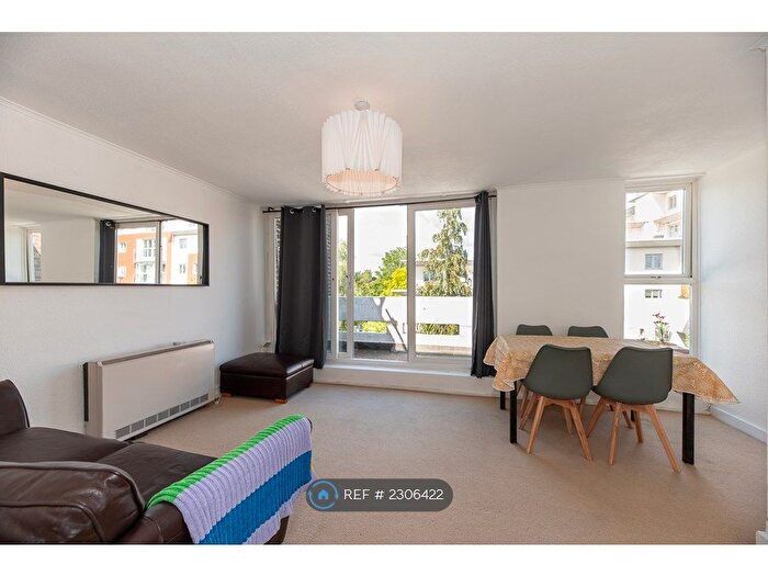 1 Bedroom Flat To Rent In Constitution Hill, Woking, Surrey, GU22