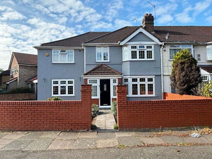 4 Bedroom End Terrace House For Sale In Byron Ave, Cranford, TW4