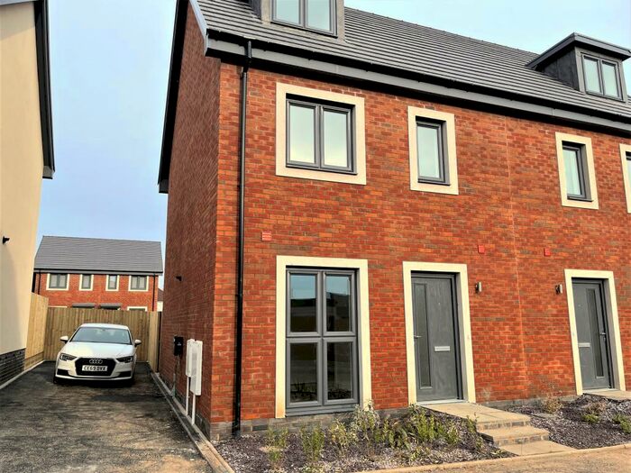 4 Bedroom House To Rent In Waun Fawr, Cwmrhydyceirw, Swansea, SA6