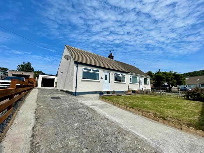 2 Bedroom Flat To Rent In Y Glyn, Llandudno, LL31